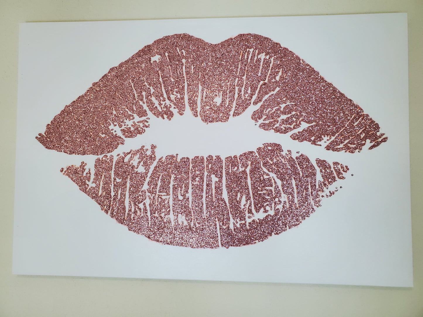 Pink glitter lips